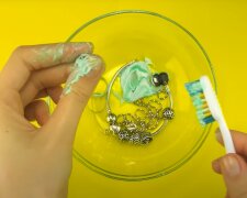 Jak čistit zlato doma: několik způsobů čištění zlatých šperků